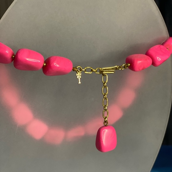 60's Vintage Crown TRIFARI Magenta Chicklet Beaded Demi Necklace RARE - Picture 5 of 6